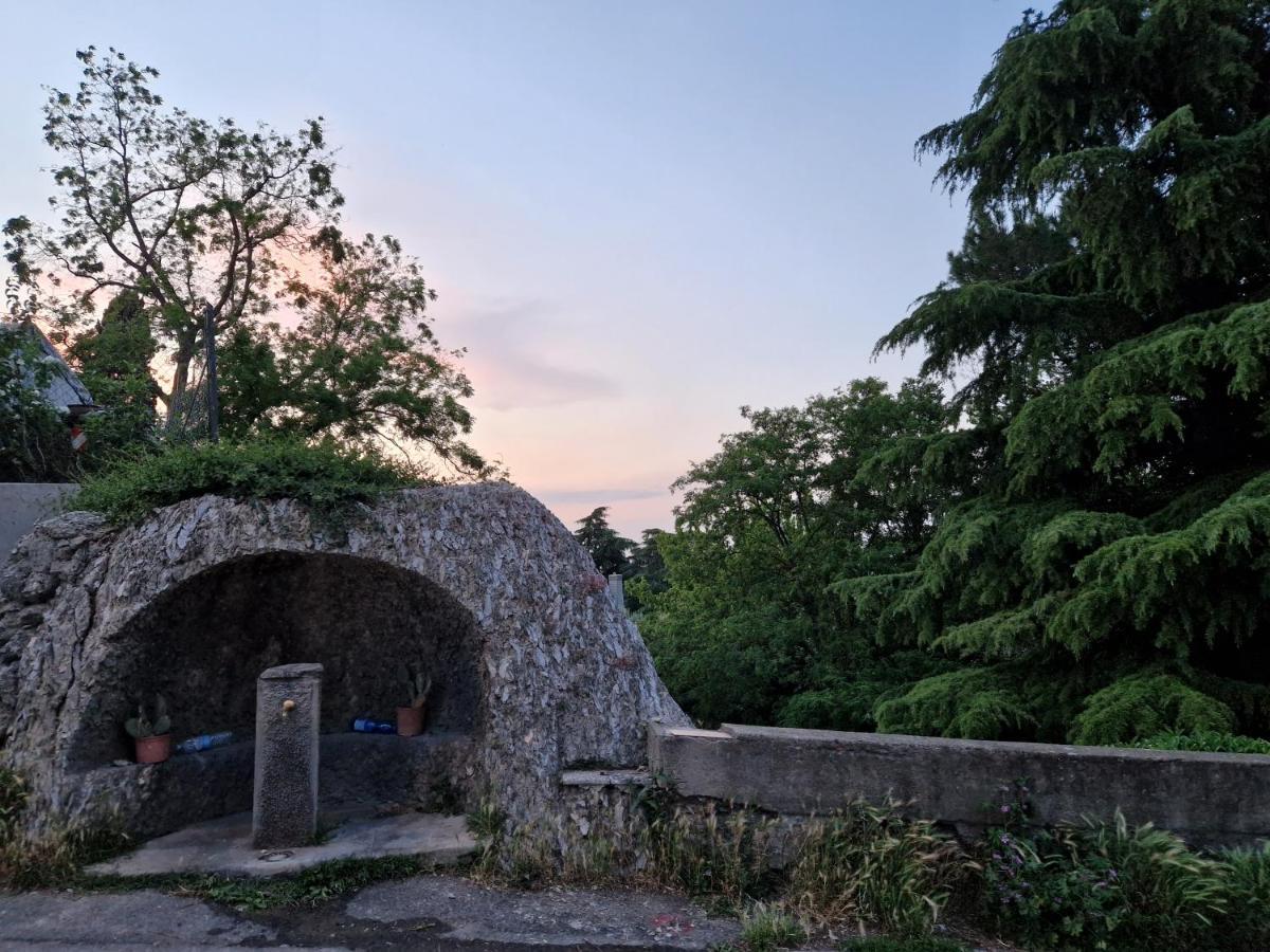 Lovely One-Bedroom Attic In An Ancient Village Болонья Экстерьер фото