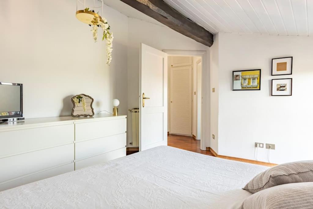 Lovely One-Bedroom Attic In An Ancient Village Болонья Экстерьер фото