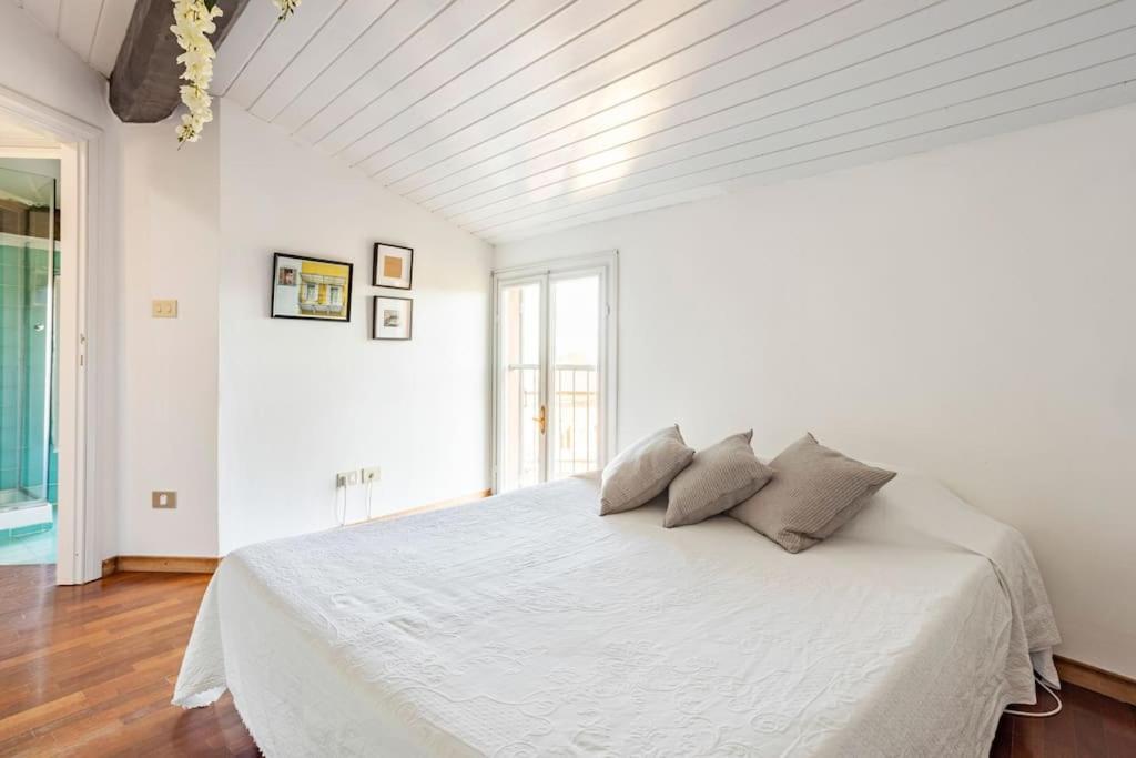 Lovely One-Bedroom Attic In An Ancient Village Болонья Экстерьер фото